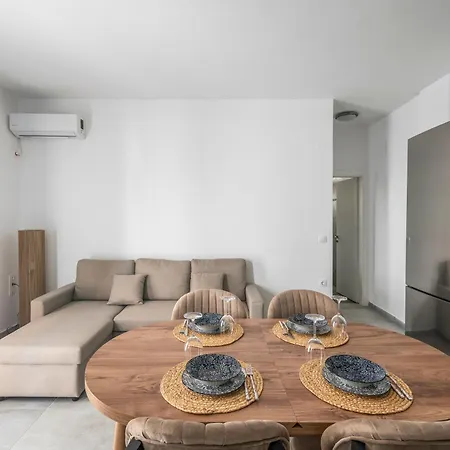 Puerto Serifos Λιβάδι